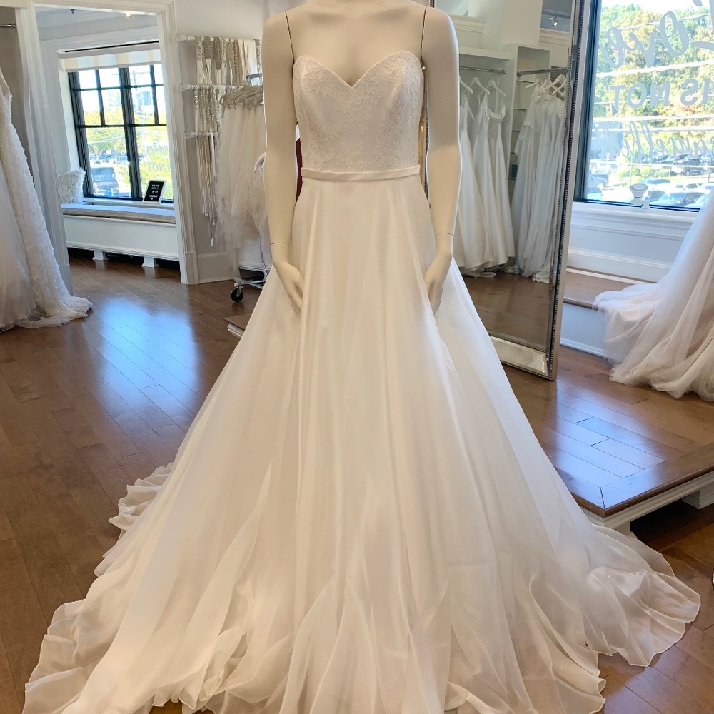 Never worn Suzanne Neville wedding dress